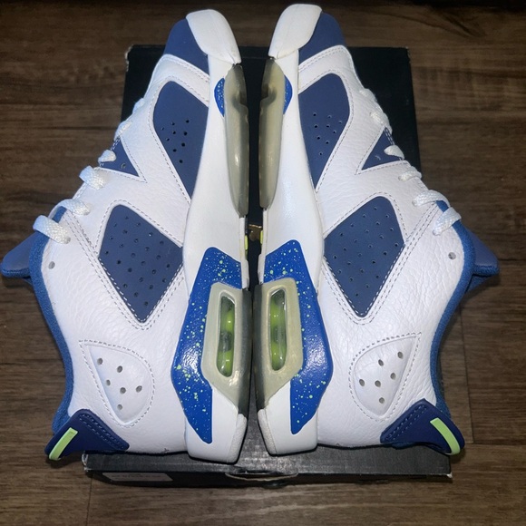 AIR JORDAN 6 RETRO LOW GHOST GREEN - SIZE 5.5Y - Picture 8 of 10